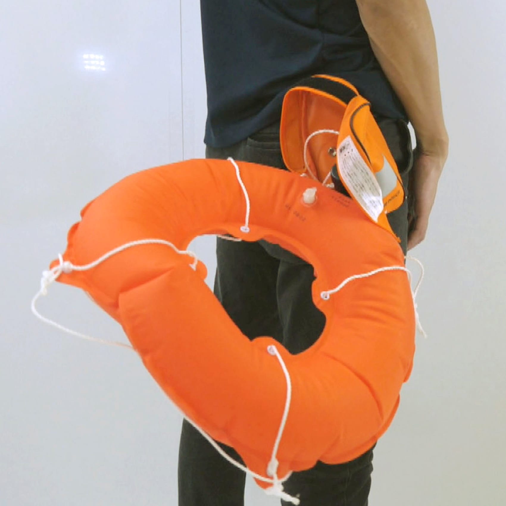 縦オレンジ 携帯用膨張式救命具(自動タイプ) マリンポーチ アール