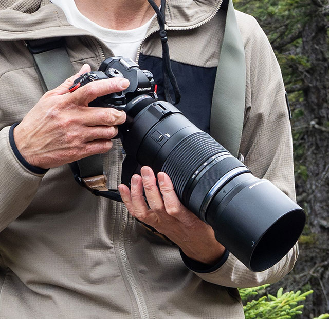 山、川、海、様々なフィールドで手持ち撮影が可能な超望遠レンズ