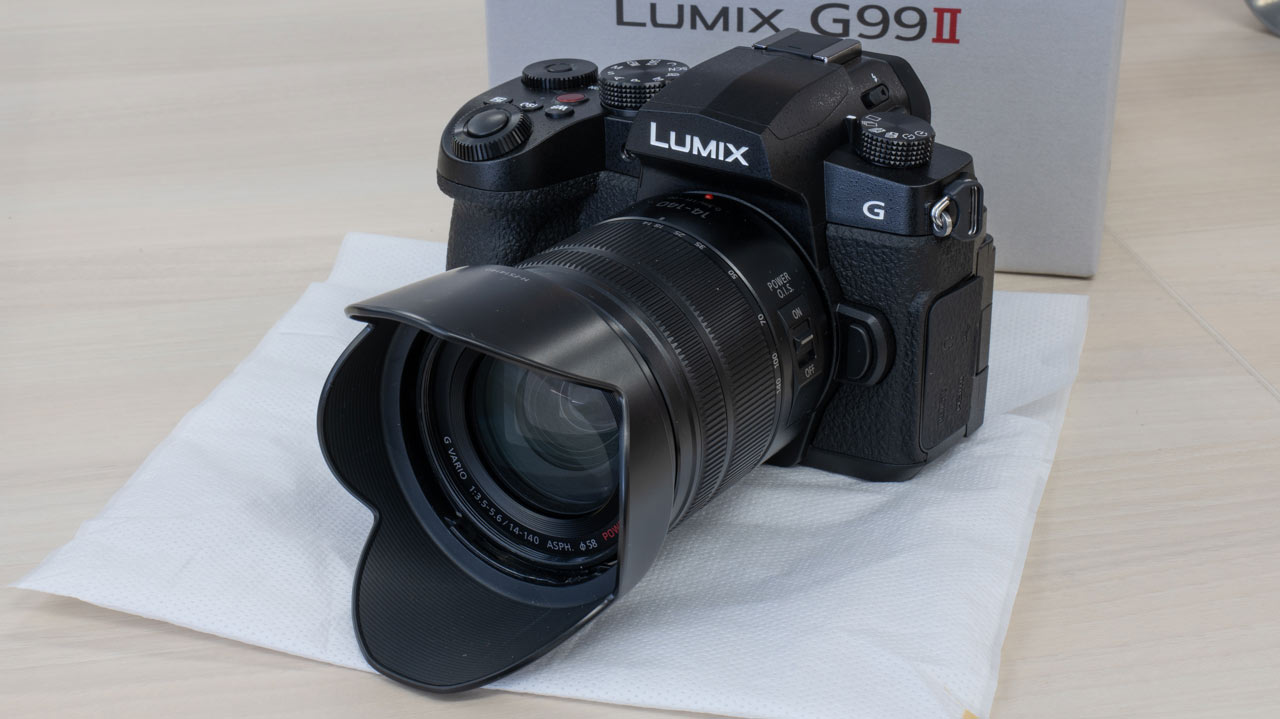 パナソニック、「LUMIX G99II」の実機をチェック。小型軽量ボディの