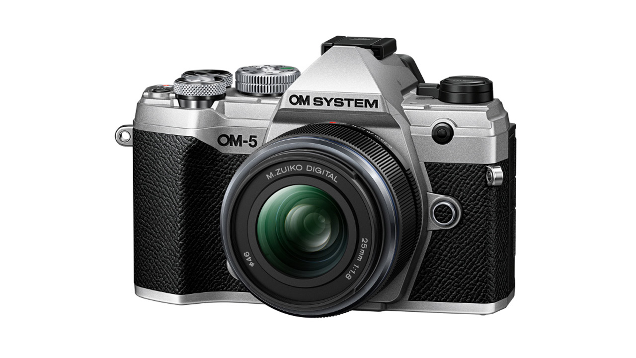 OMデジタルソリューションズ、OM SYSTEMの単焦点レンズ「17mm/25mm F1