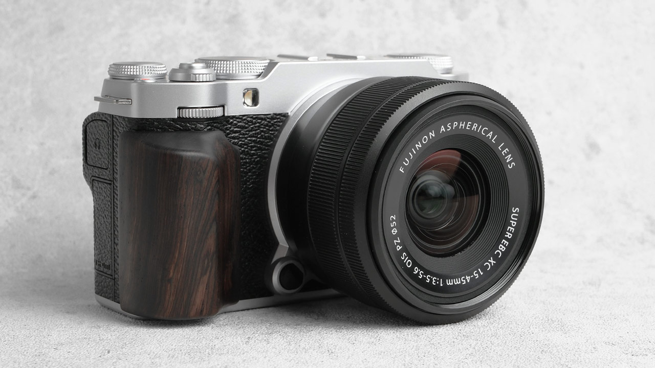 焦点工房、SHOTENから富士フイルムX-M5用カメラグリップ発売。天然木