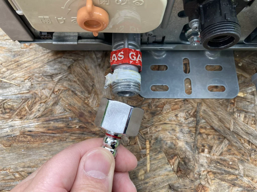 カセットガス式ポータブル給湯器のアウトドア用温水シャワーを自作