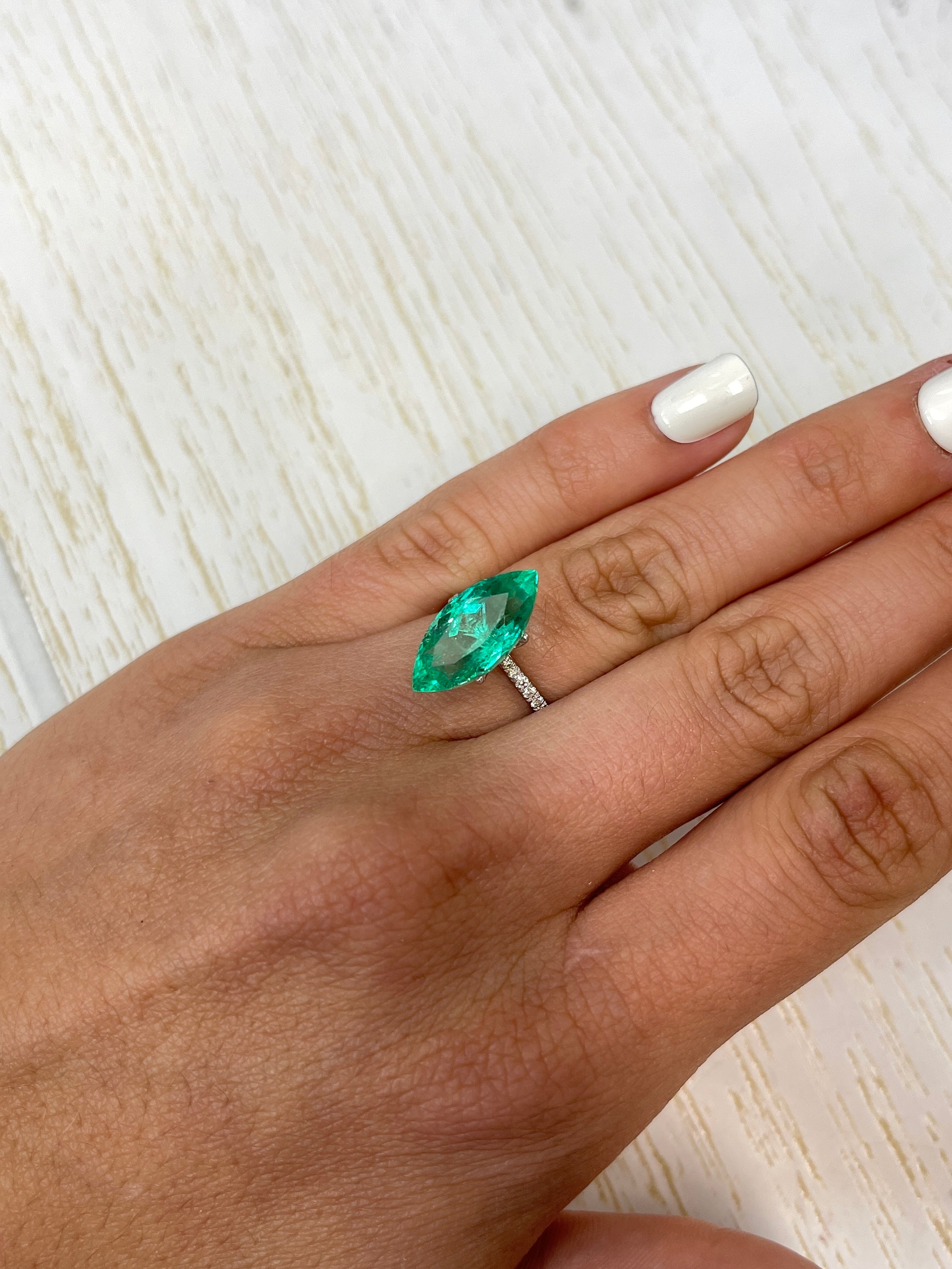 6.84cts 18.5x9 Natural Colombian Green Emerald Marquise