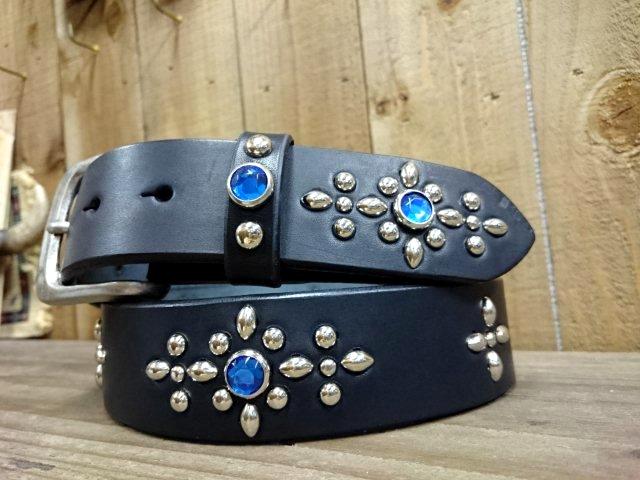 栃木レザーデザインスタッズベルト／フラワースタッズ 【ブラック】30