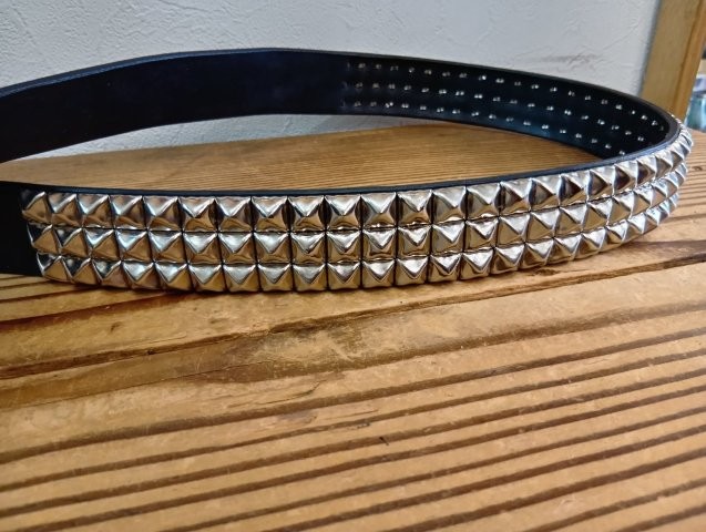 ピラミッドスタッズベルト 3連シルバースタッズ 【ブラック】12.5mm