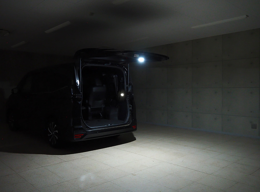 LEDISTカーゴランプ バックドア連動で夜間の作業性を上げるラゲージLED