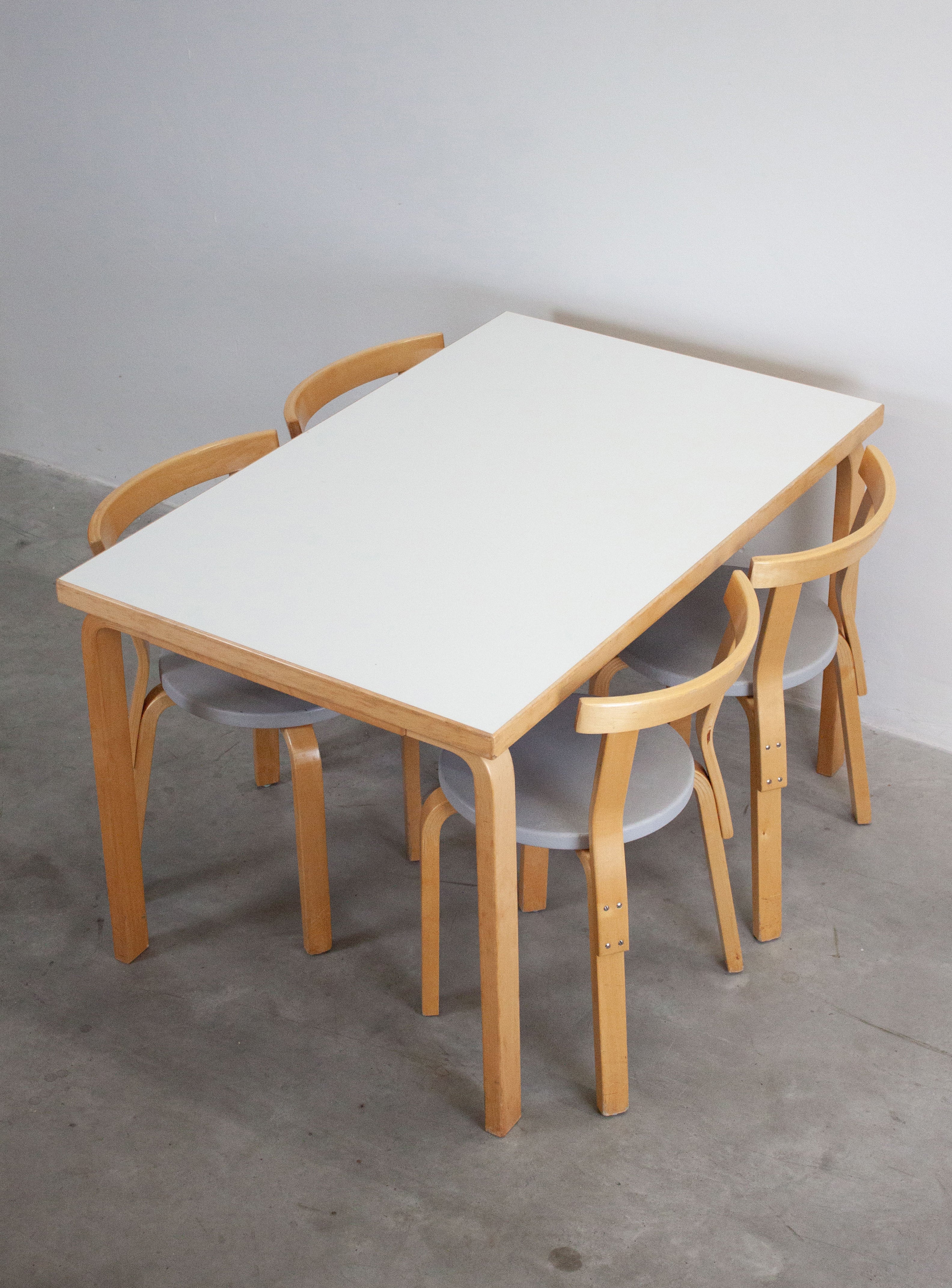 Artek Model 81B Dining Table by Alvar Aalto (White) – JUKI AMSTERDAM