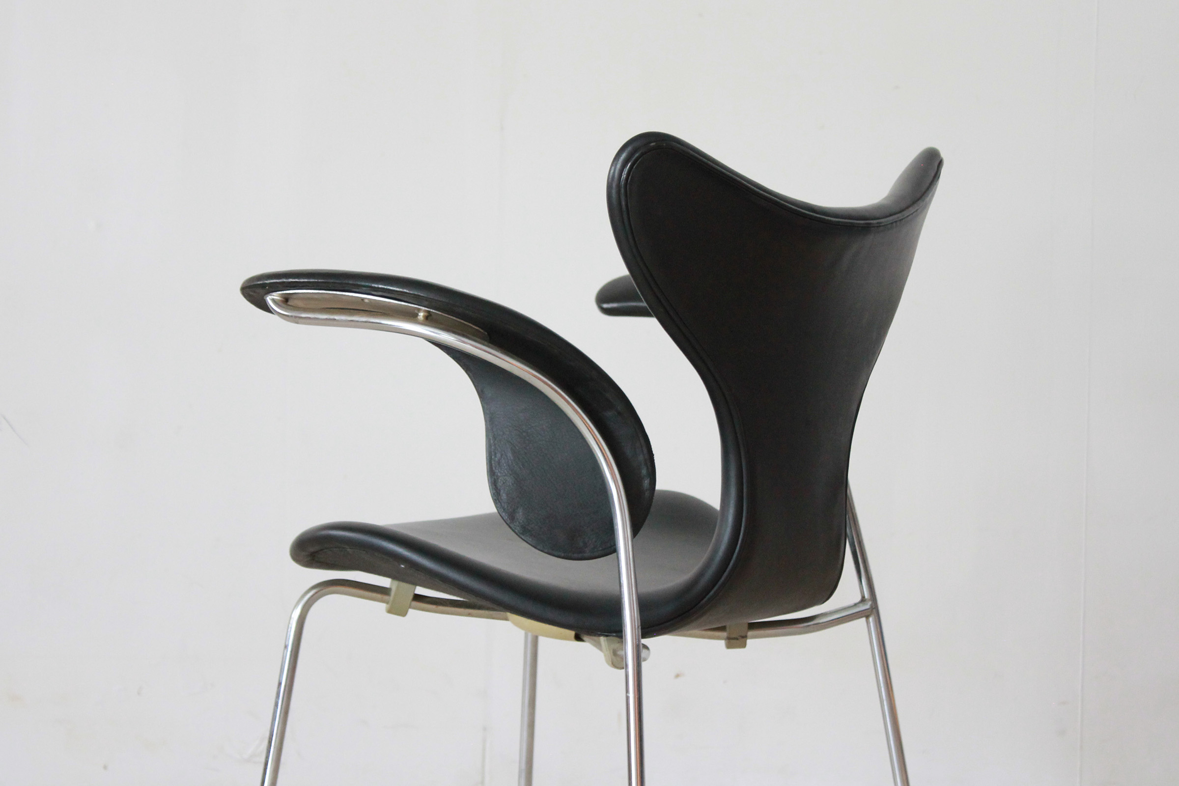 エイトチェア“Lily” | KAMADA