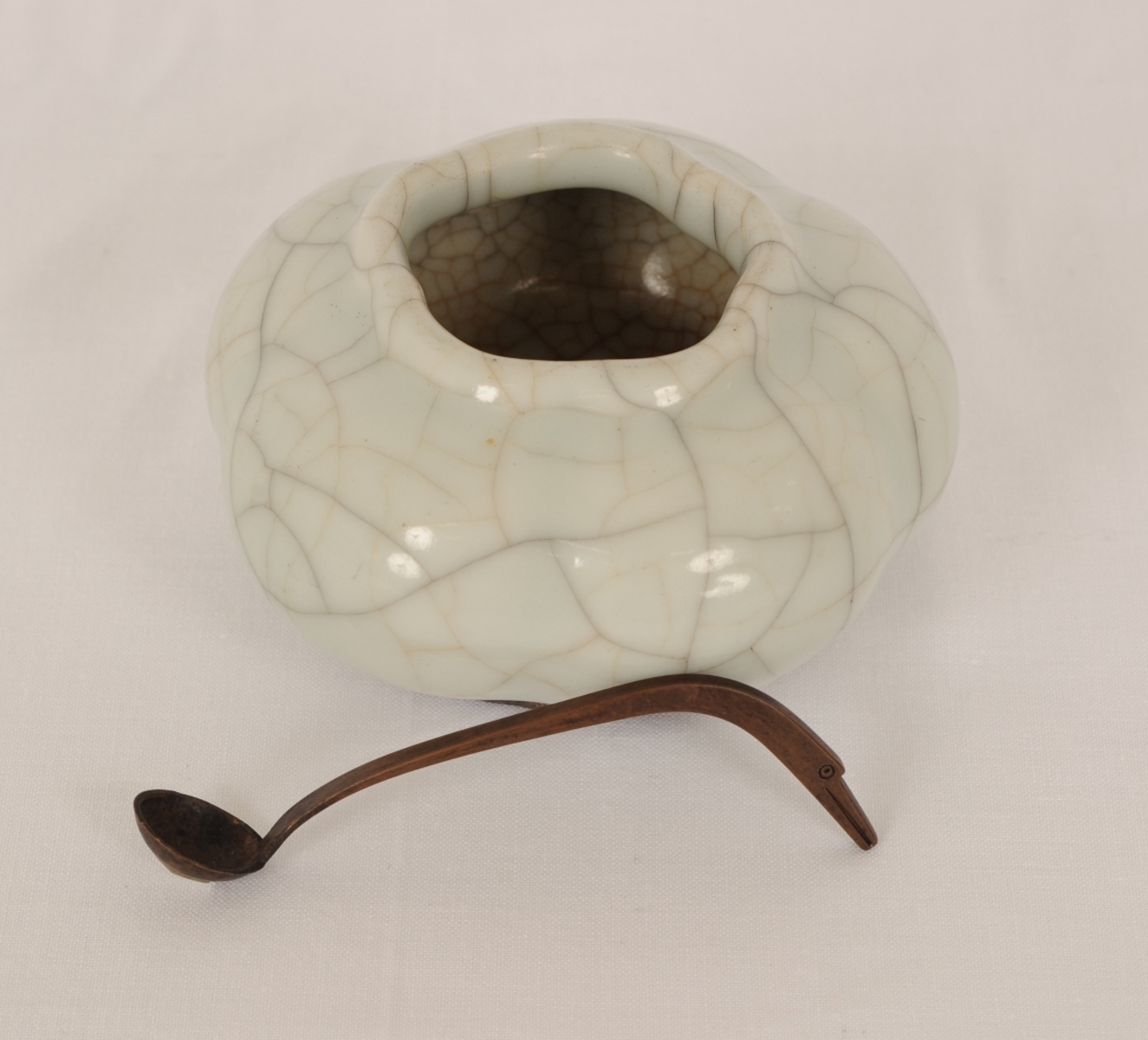 倣哥窯水盂と水匙 - 観峰館