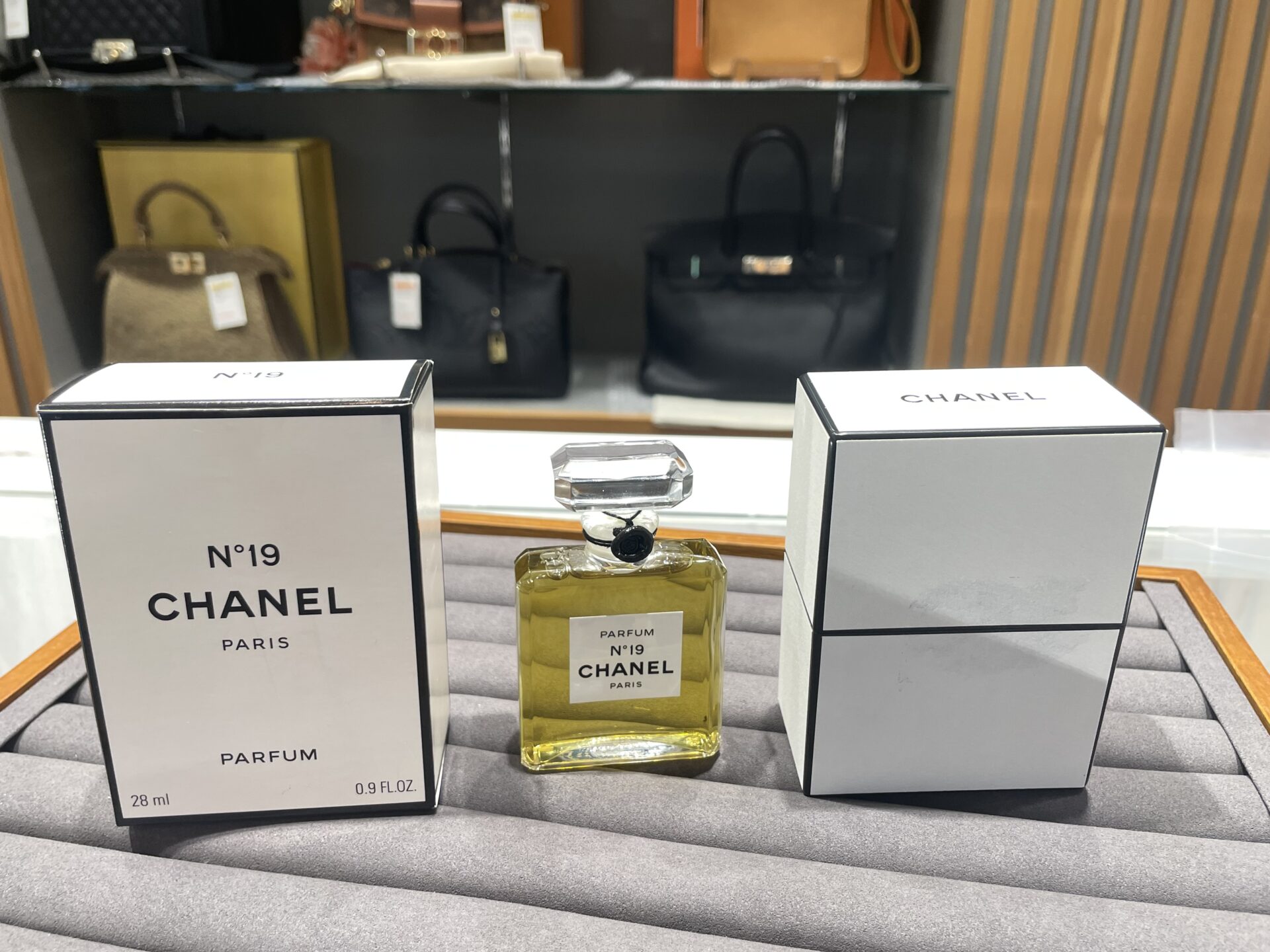 シャネルN°19 パフュームを高価買取！香水買取のポイントを徹底解説
