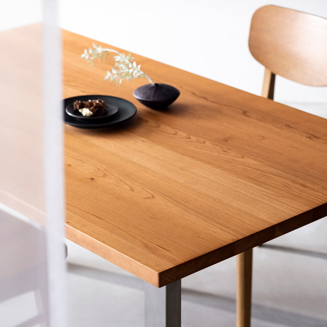 THE TABLE / 無垢 ブラックチェリー × White Steel – KANADEMONO