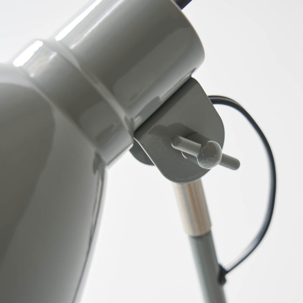 インダストリアル シンプル フロアランプ – KANADEMONO