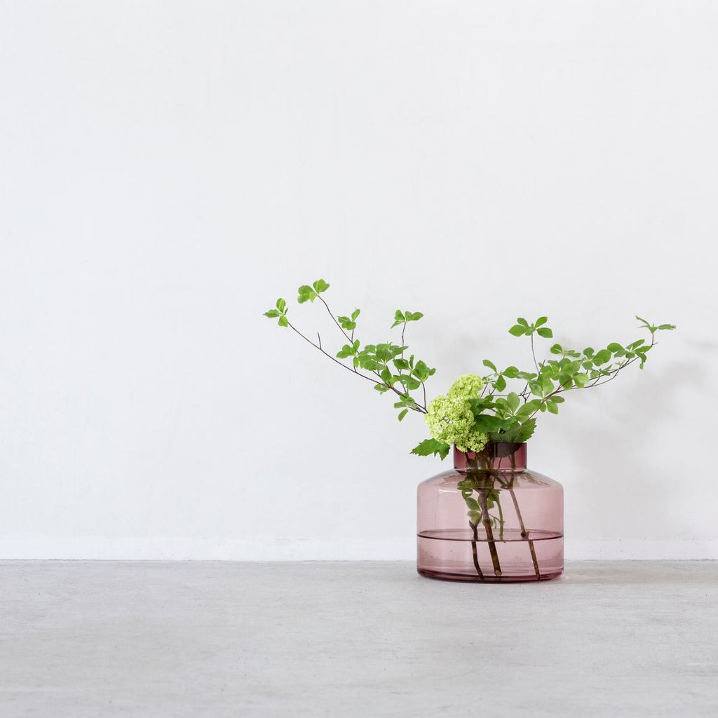 暮らし」×「花」 ガラス フラワーベース モーブ SIMPLE – KANADEMONO