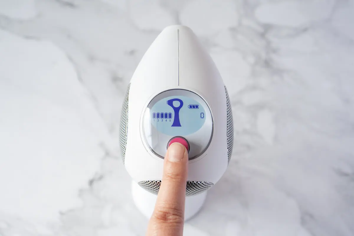 ついに日本での発売再開！パーソナルレーザー脱毛器トリア 4X 使用