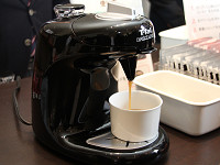 ティファール、カフェポッドを用いた1杯抽出タイプのコーヒーメーカー