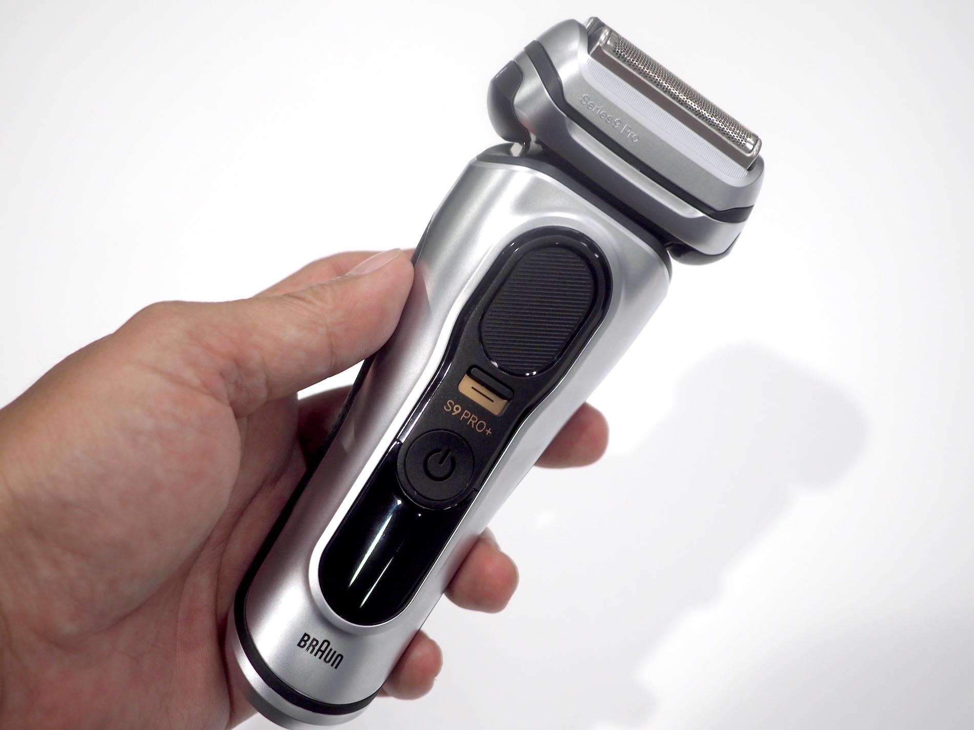 ブラウン、キワゾリ刃でモミアゲも剃りやすい最上位シェーバー - 家電