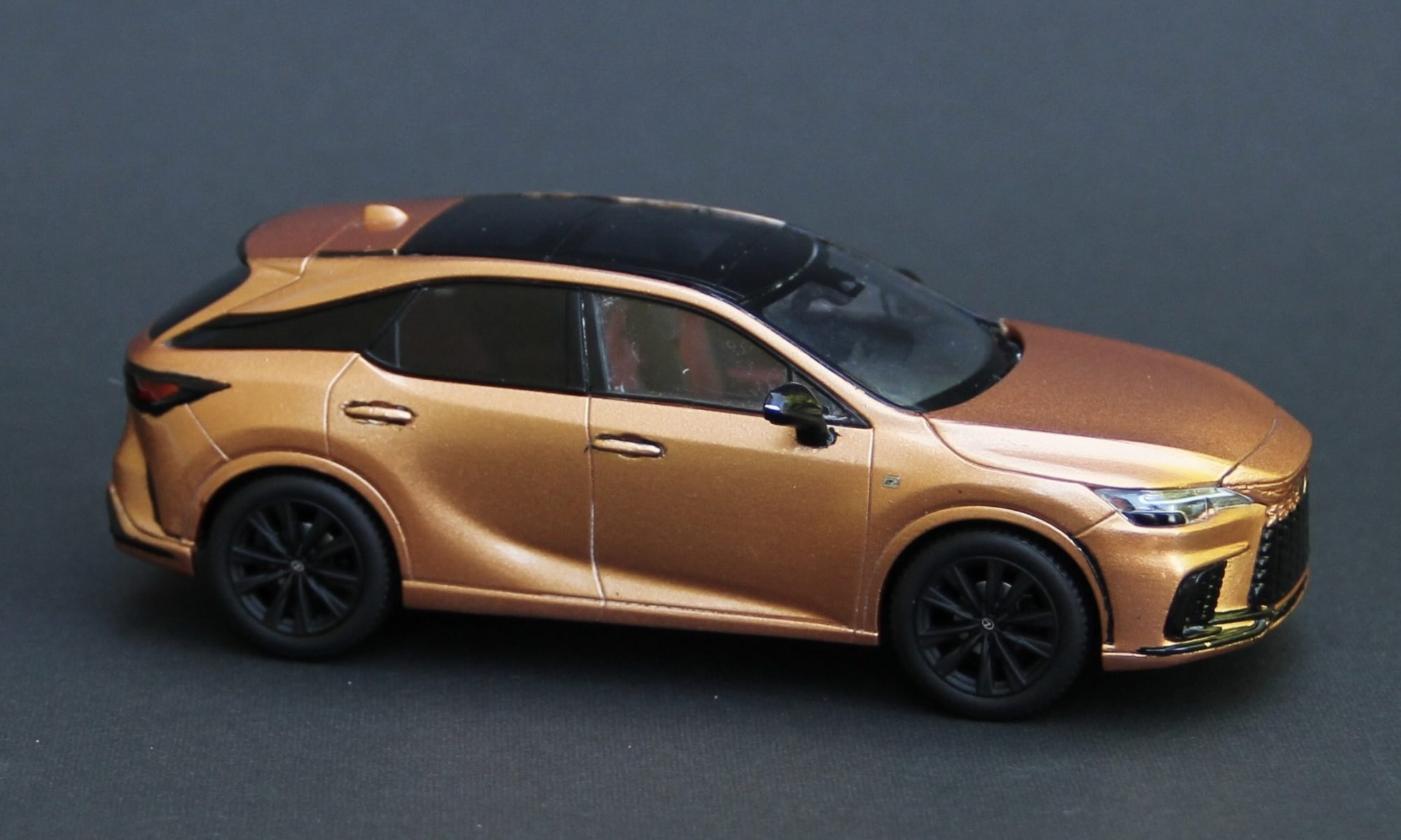 No.74 京商 1/43 レクサスRX500h – 模型製作 かえる工房