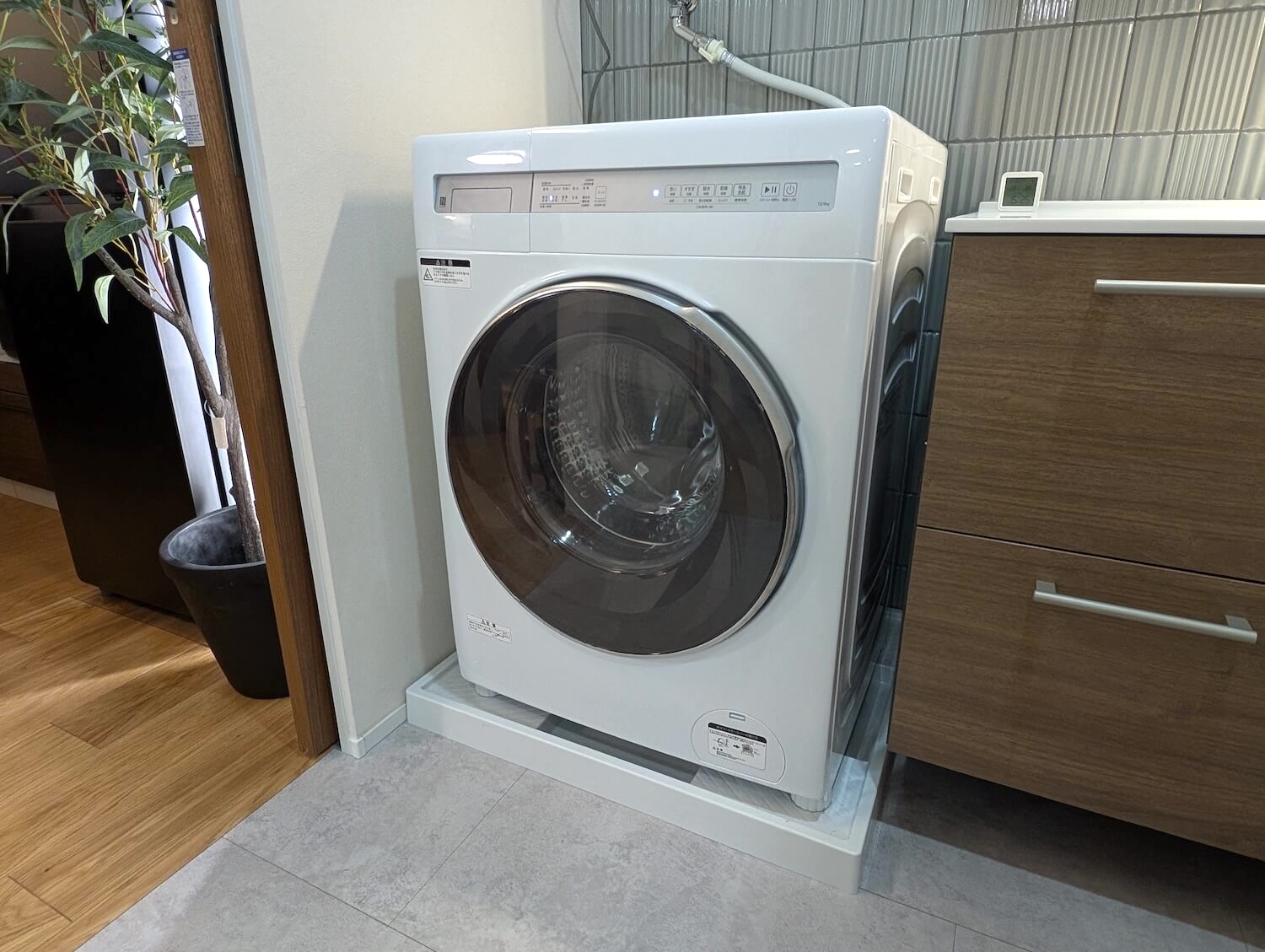 ニトリから10万円を切るドラム式洗濯乾燥機が新発売。同型機の半値以下