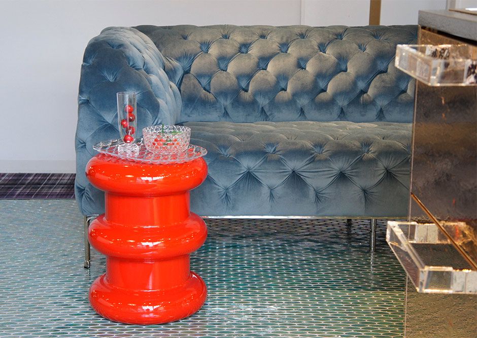 サイドテーブルにも！マルチな活躍をするスツール6選｜Kartell