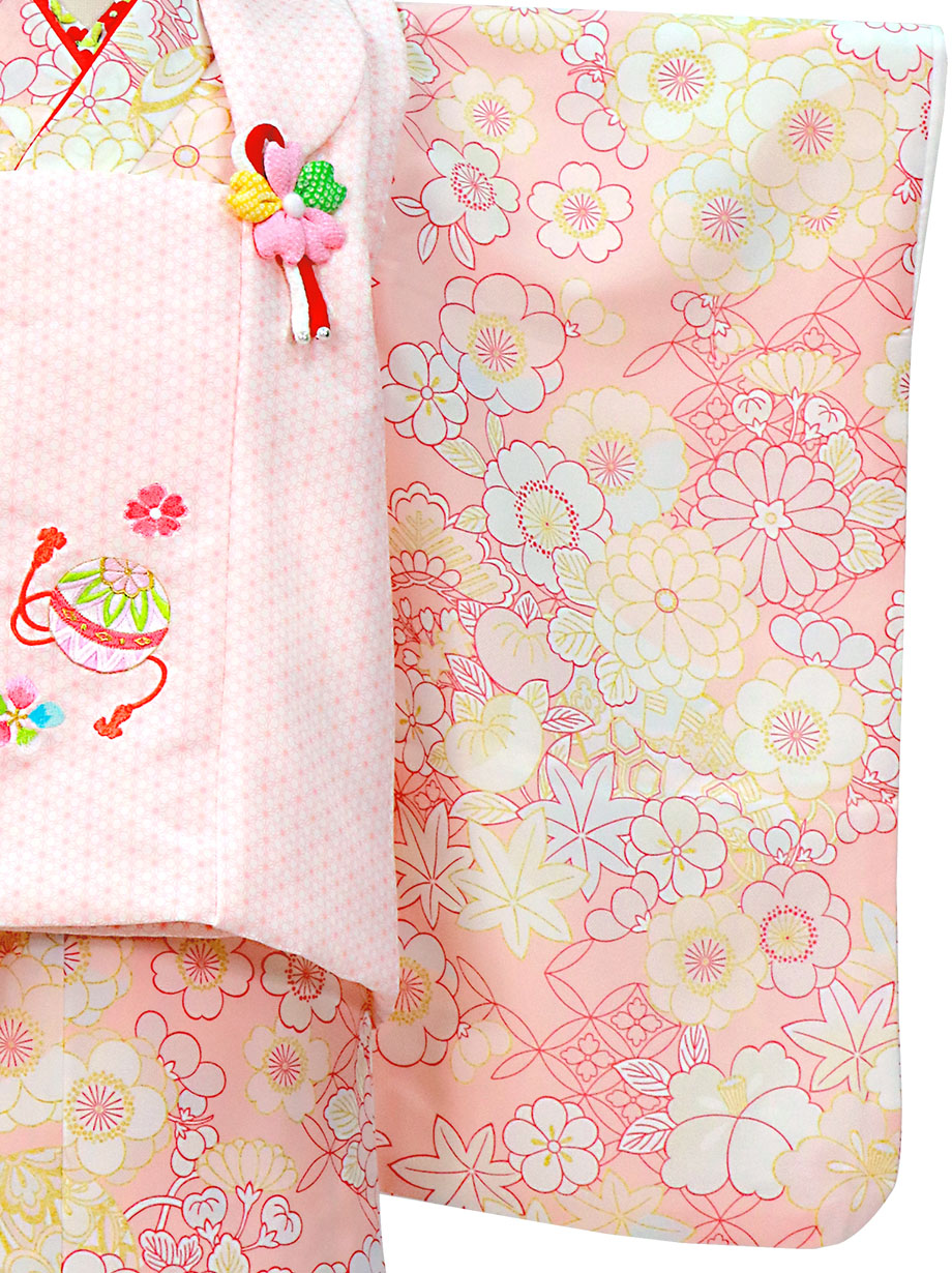 ベビーピンク地に七宝と四季花、ピンクの被布コートセット／七五三・三