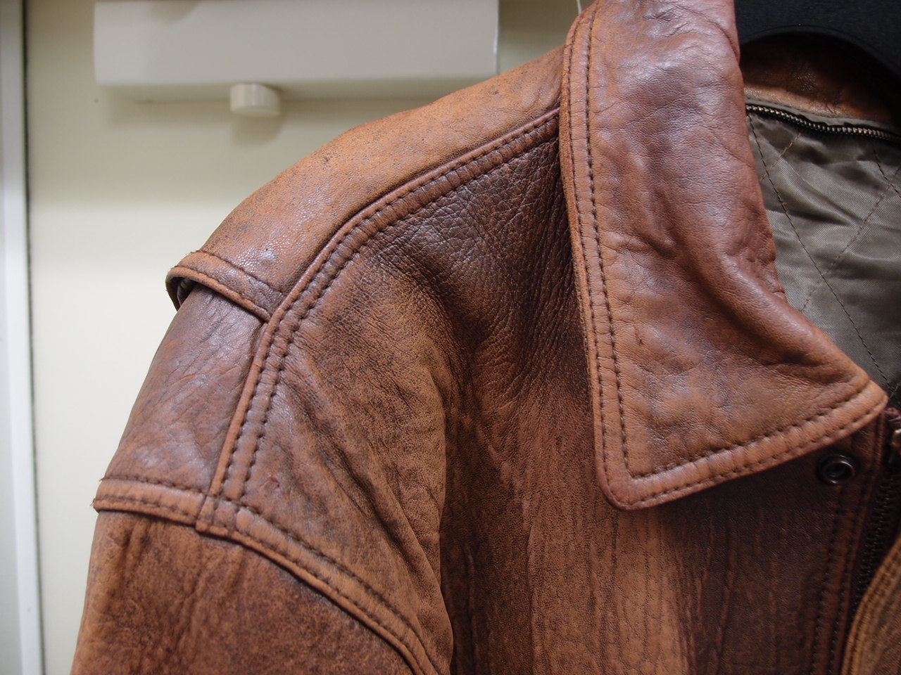 革ジャンの色補正 | 【公式】革のクリニック