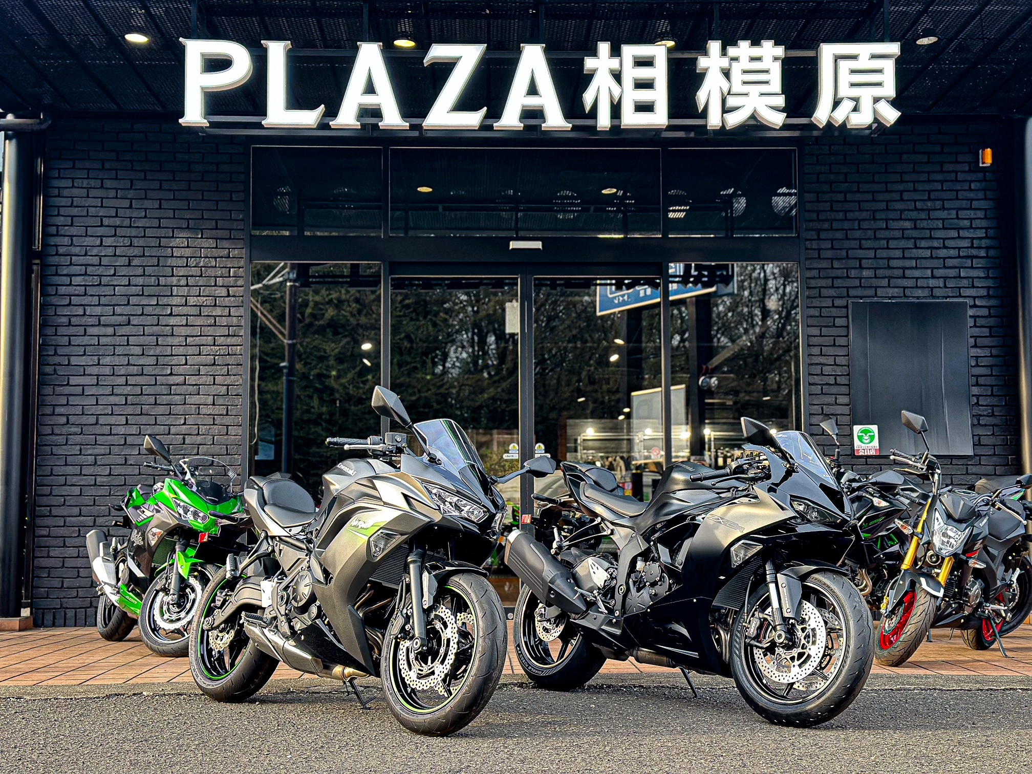 ミドルフルカウルモデル『Ninja ZX-6R』と『Ninja 650』の足つき