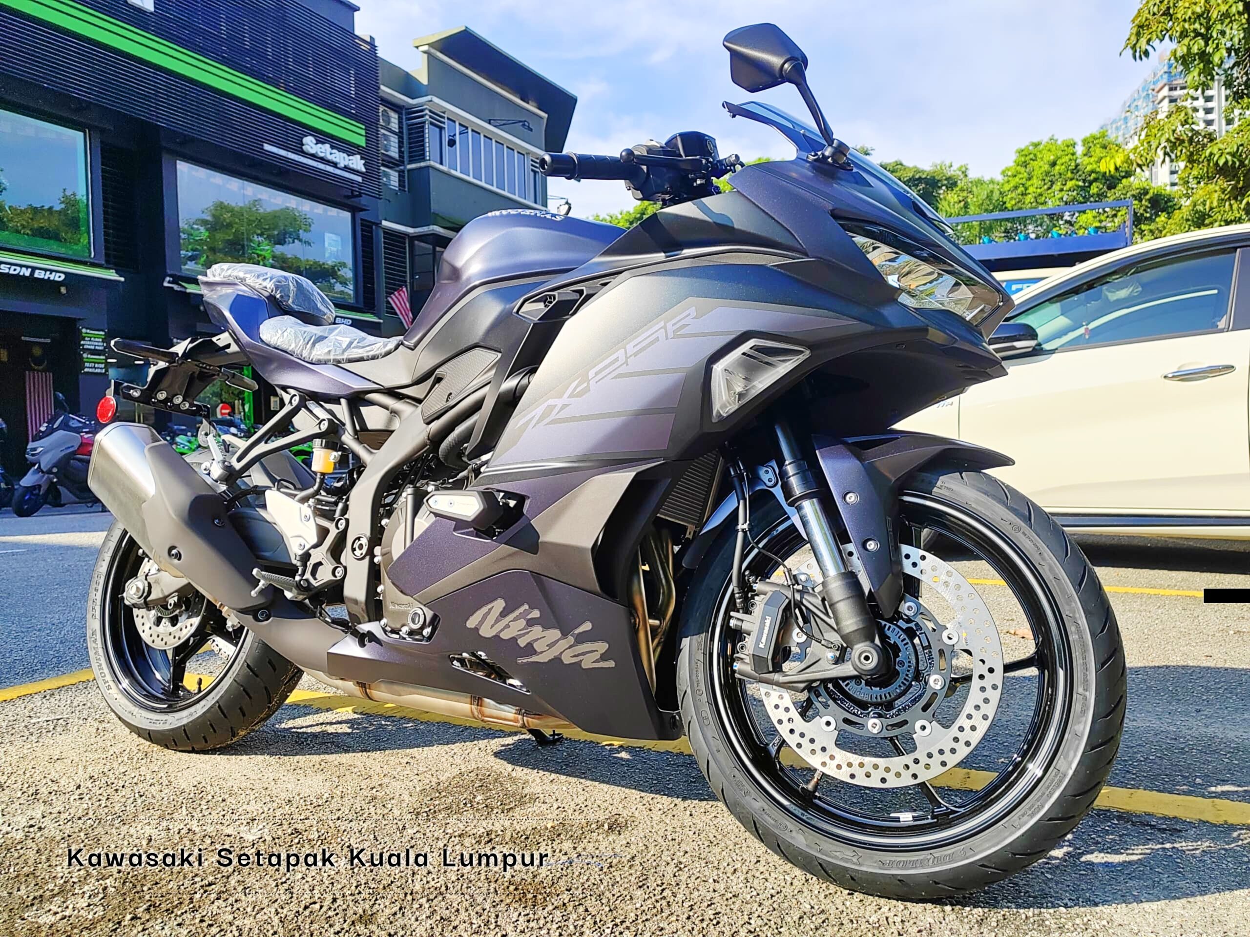 NINJA ZX-25R SE METALLIC SPARK BLACK - EANG CHUN MOTOR SDN BHD