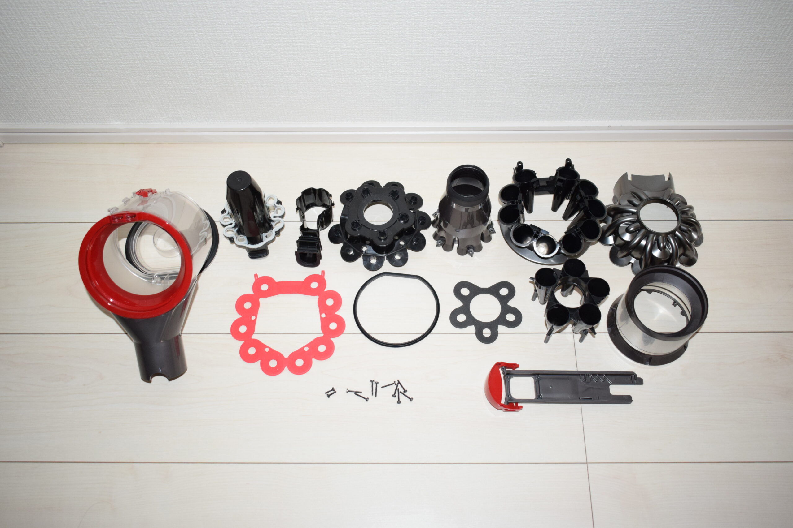 ダイソン（dyson）V8 fluffy+ の分解掃除 - Kazu Life 117