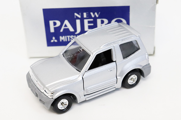 ミニカーショップ ケンボックス トミカ特注（日本製）三菱パジェロ(銀
