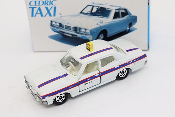 TOMICA トミカ 香港タクシー 日産セドリック 2800SGL 箱付き 【公式通販】