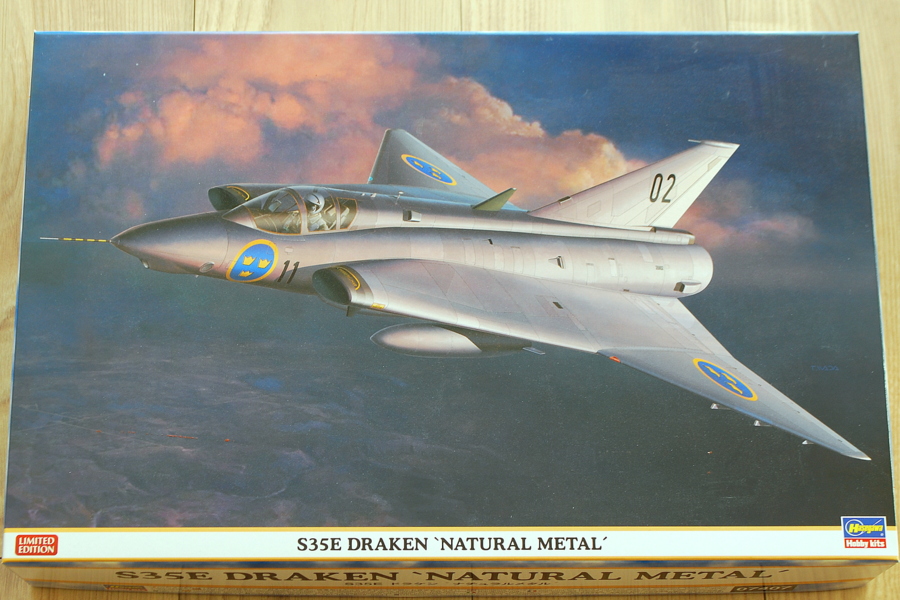 ドラケン S35E スウェーデン空軍偵察機 ハセガワ 1/48 組立と塗装