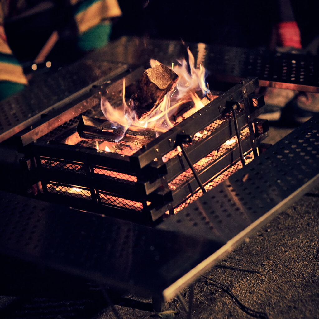 コールマン ファイアープレイステーブル】レビュー！焚き火テーブルで