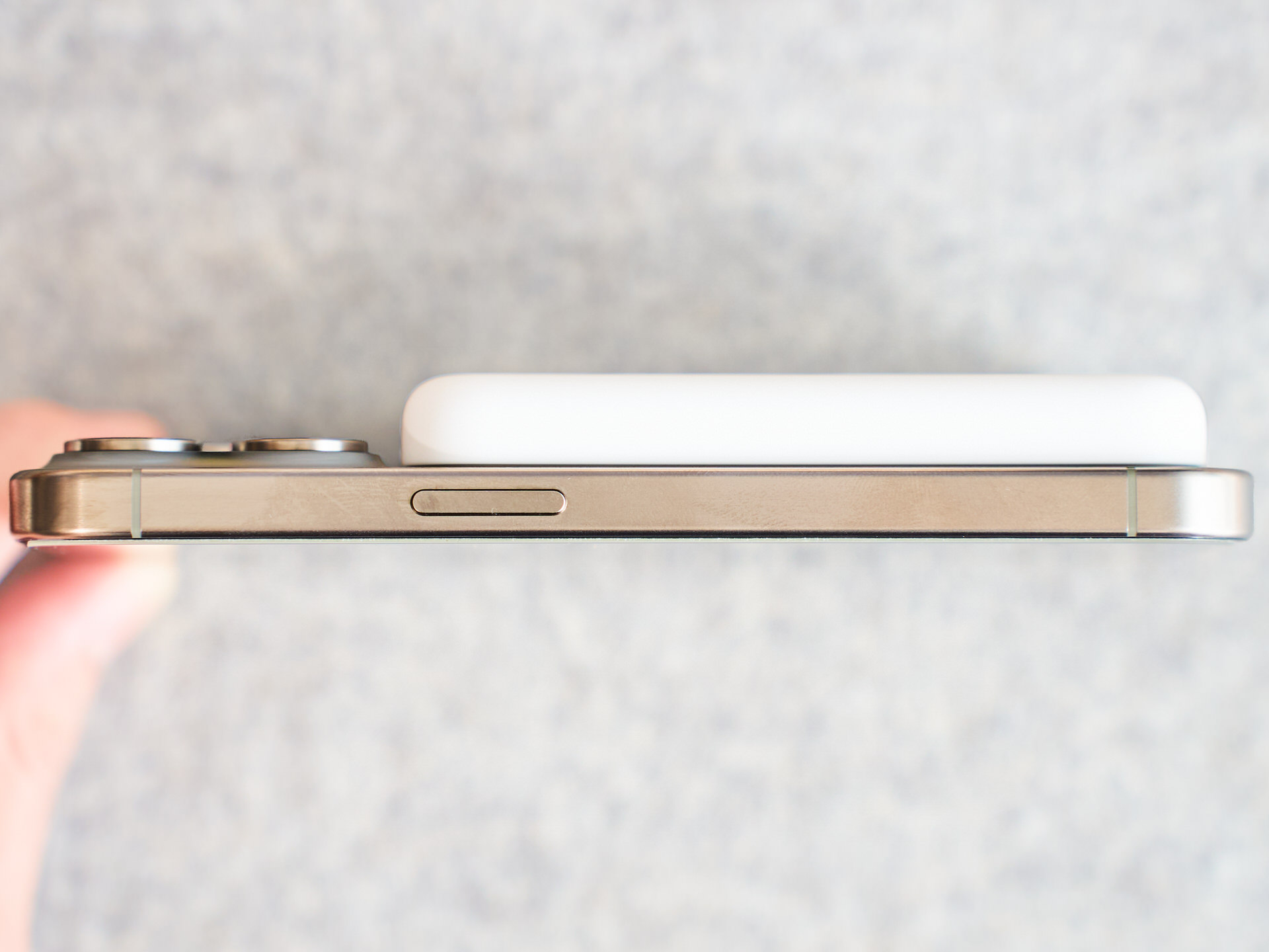 絶対買うな！】Apple唯一の純正バッテリー『MagSafeバッテリーパック