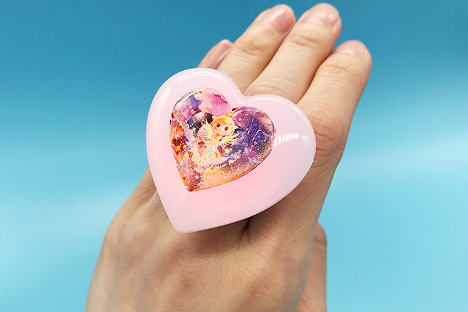 幻想世界に羽を広げたキャラクターが輝くリングライト｜オリジナル