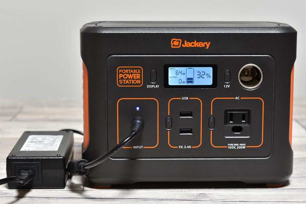 Jackery 400 レビュー】DCの電圧が下がらないコンパクトで使い勝手の