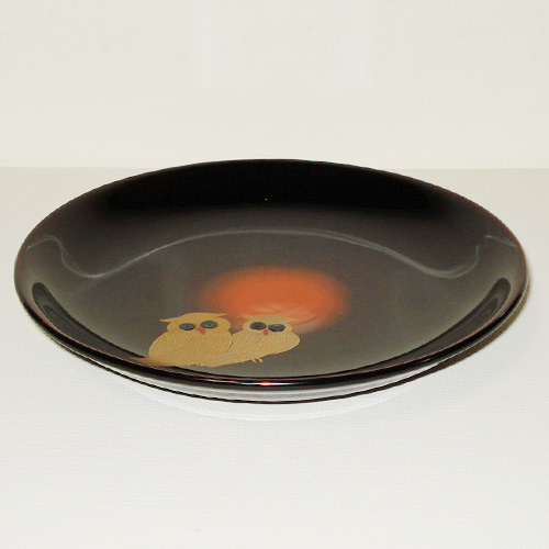 輪島塗 銘々皿 丸形 -双梟の蒔絵仕上げ- [黒色と朱色のグラデーション