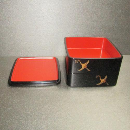 輪島塗 重箱 角形 二段 胴張り形-松喰鶴の蒔絵仕上げ- [内朱色/外黒色