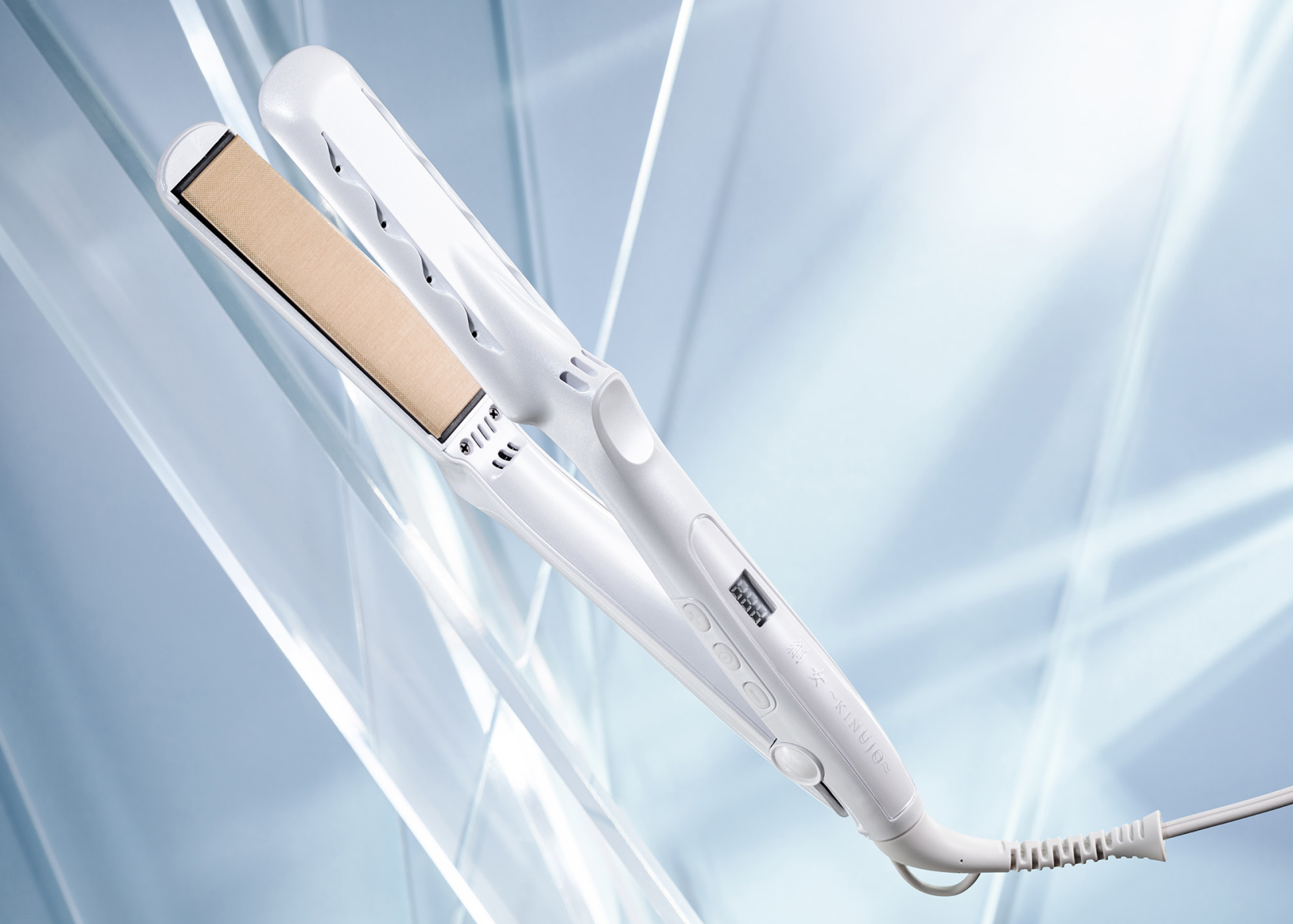 絹女 ～KINUJO～｜うるツヤ髪へ。KINUJOストレートアイロンのフラッグ