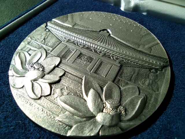 造幣局 国宝章牌 中尊寺の紹介（2014） | 金銀砂子・造幣局の金属工芸
