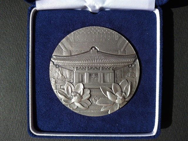 造幣局 国宝章牌 中尊寺の紹介（2014） | 金銀砂子・造幣局の金属工芸