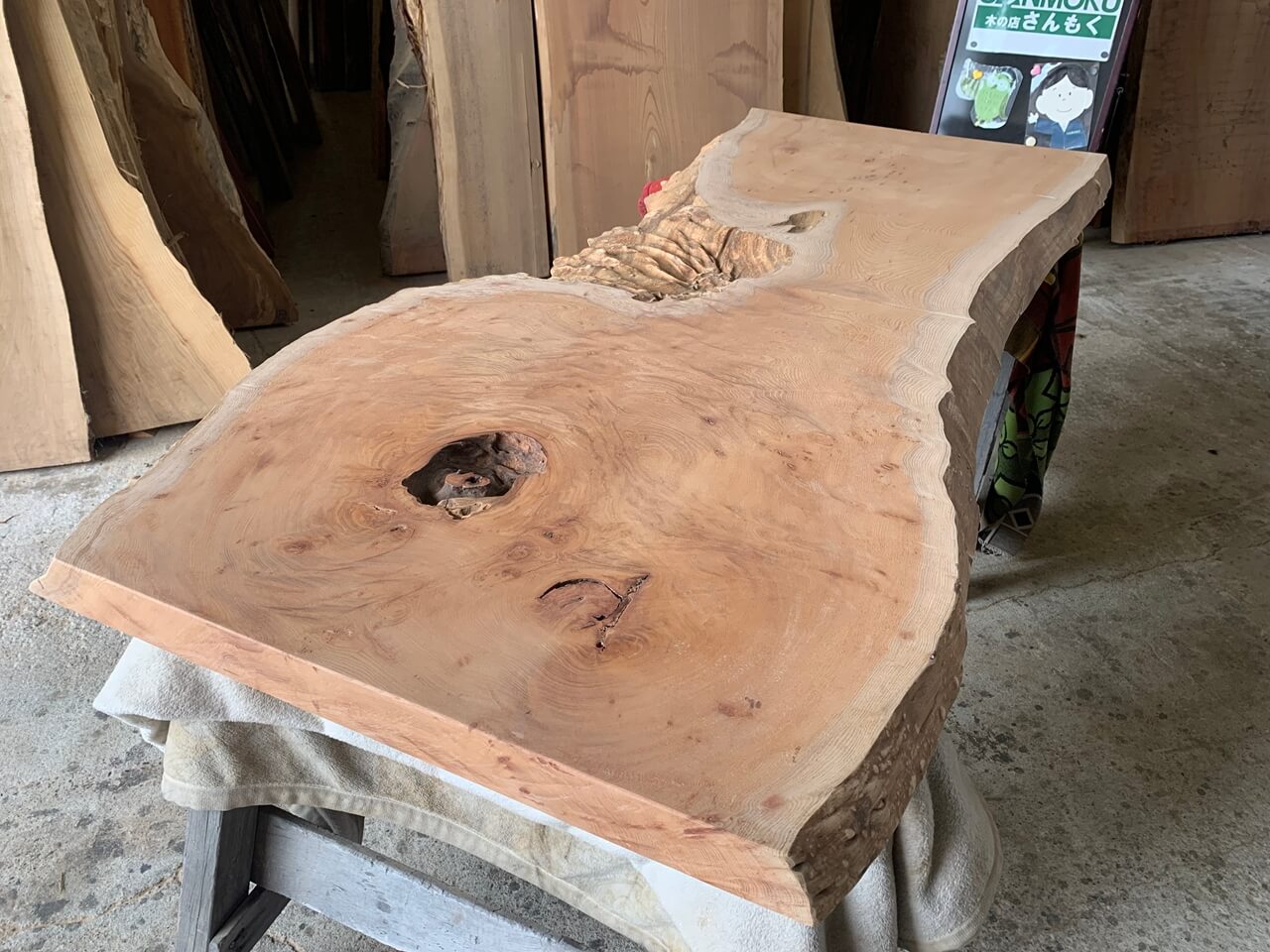 お客様より】不便ささえ愛おしい──心を豊かにする、ケヤキ一枚板の