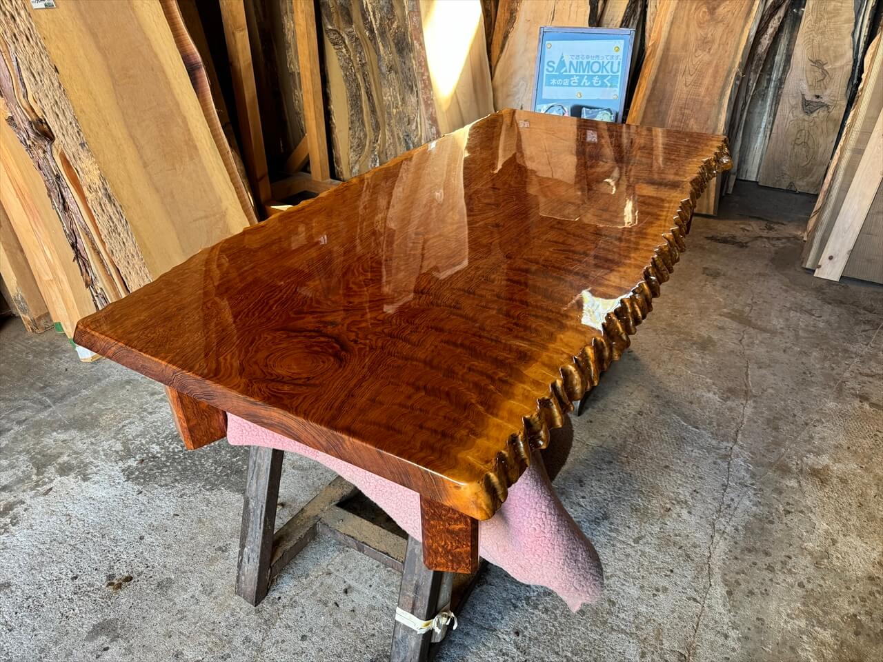 テカテカにウレタン塗装された座卓をオイル塗装でしっとり系に仕上げ直