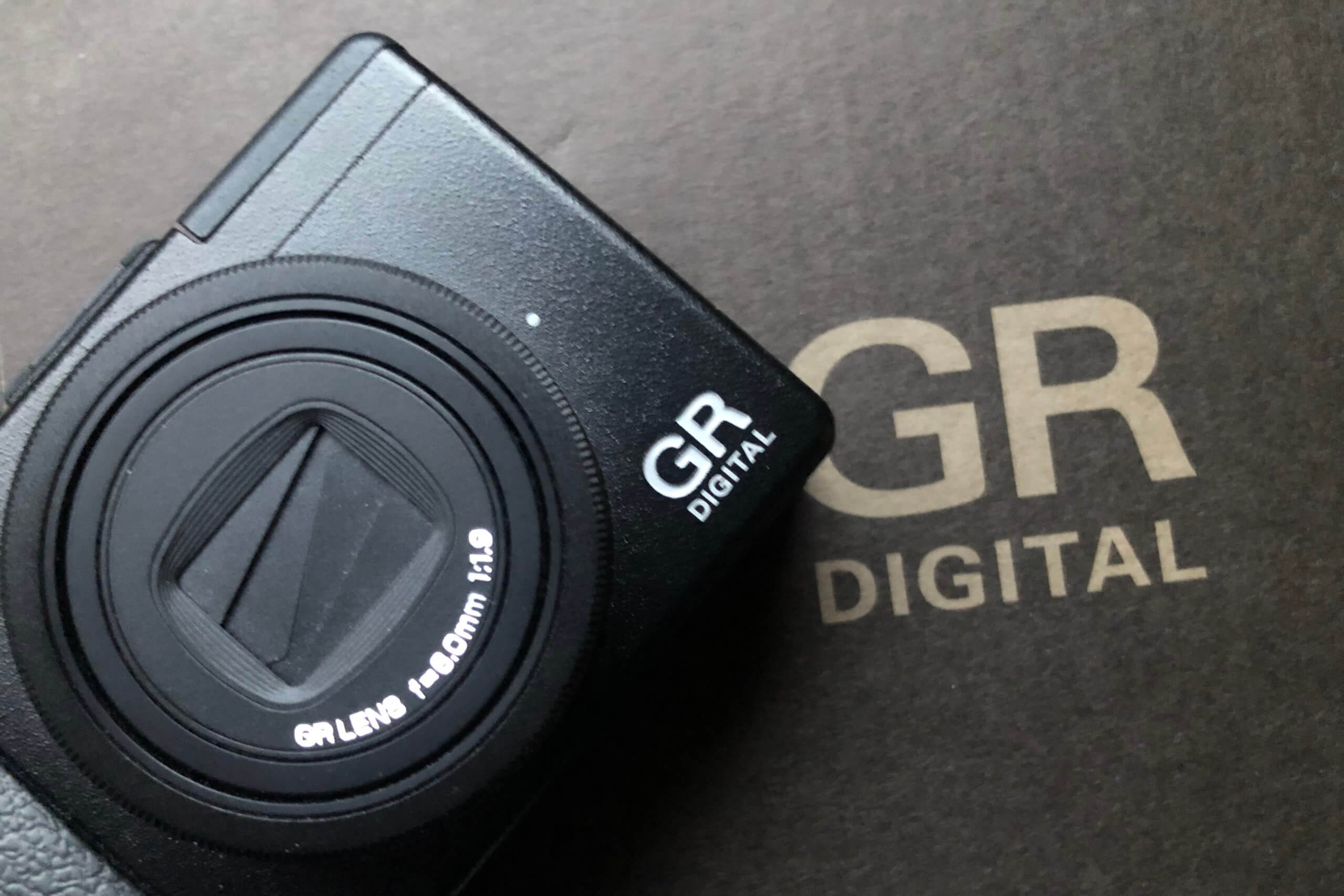 僕の夏用カメラは、RICOH GR digital III。｜記憶カメラ
