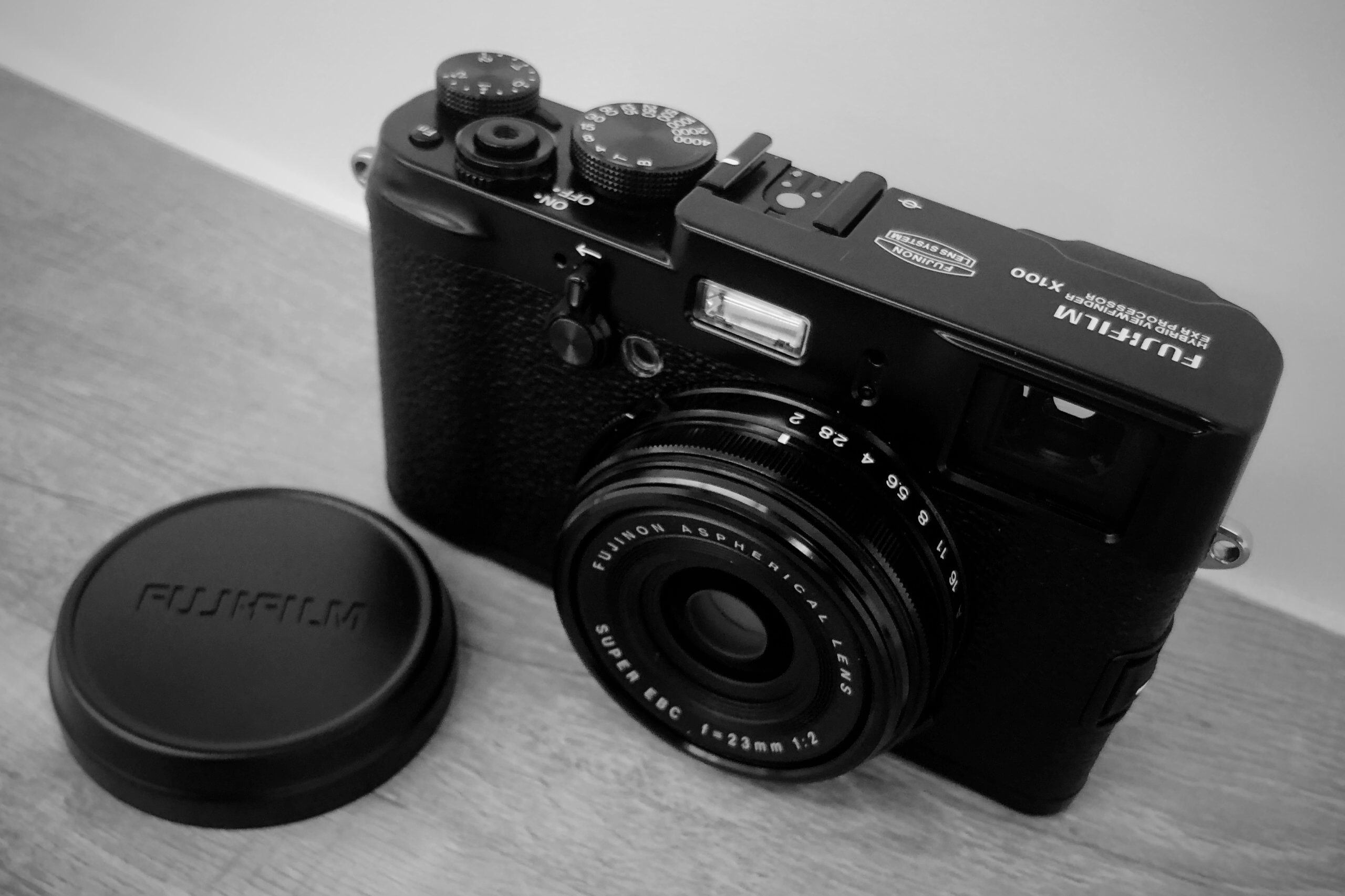 FUJIFILM Xシリーズ初代機「X100」リミテッド・エディションの誘惑