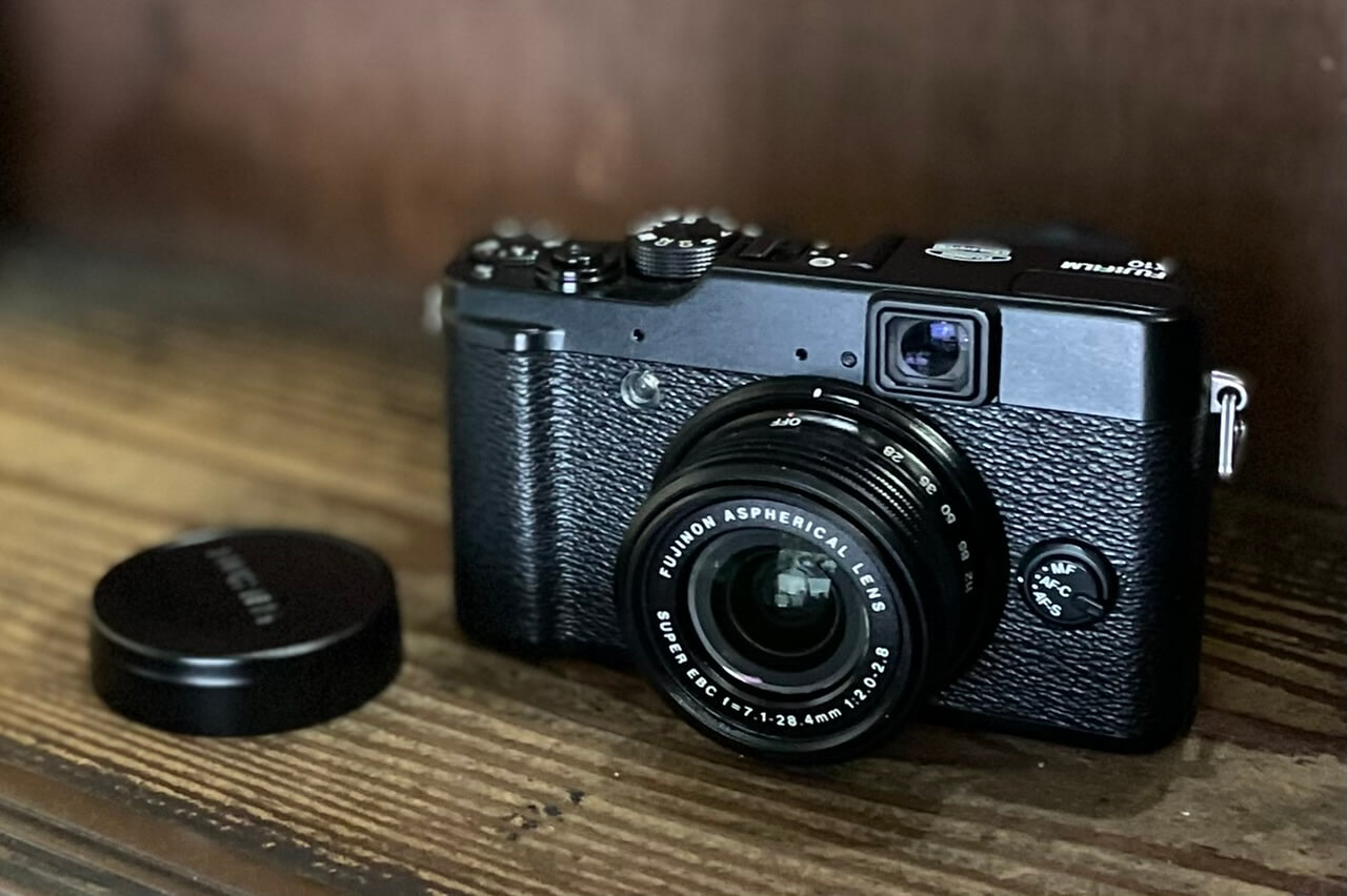 ズームできるコンデジ 、FUJIFILM X10がやって来た。｜記憶カメラ