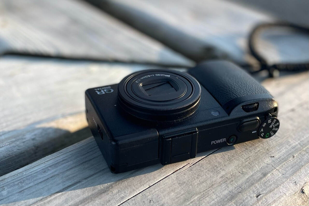 僕の夏用カメラは、RICOH GR digital III。｜記憶カメラ
