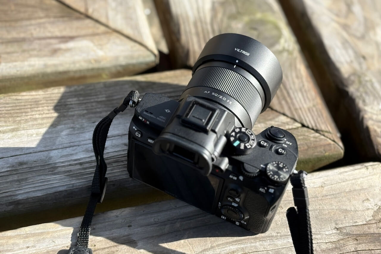 この秀逸なコンパクトさならスナップがすすむ。新しいVILTROX AF 50mm