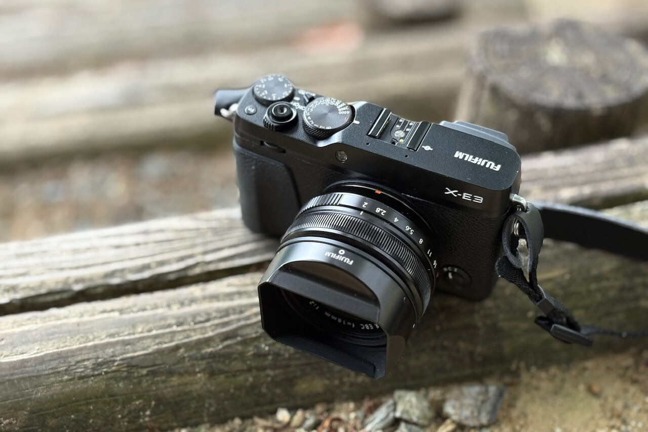 このFUJIFILM X-E3もまた、腐れ縁のような愛機なのだ。｜記憶カメラ