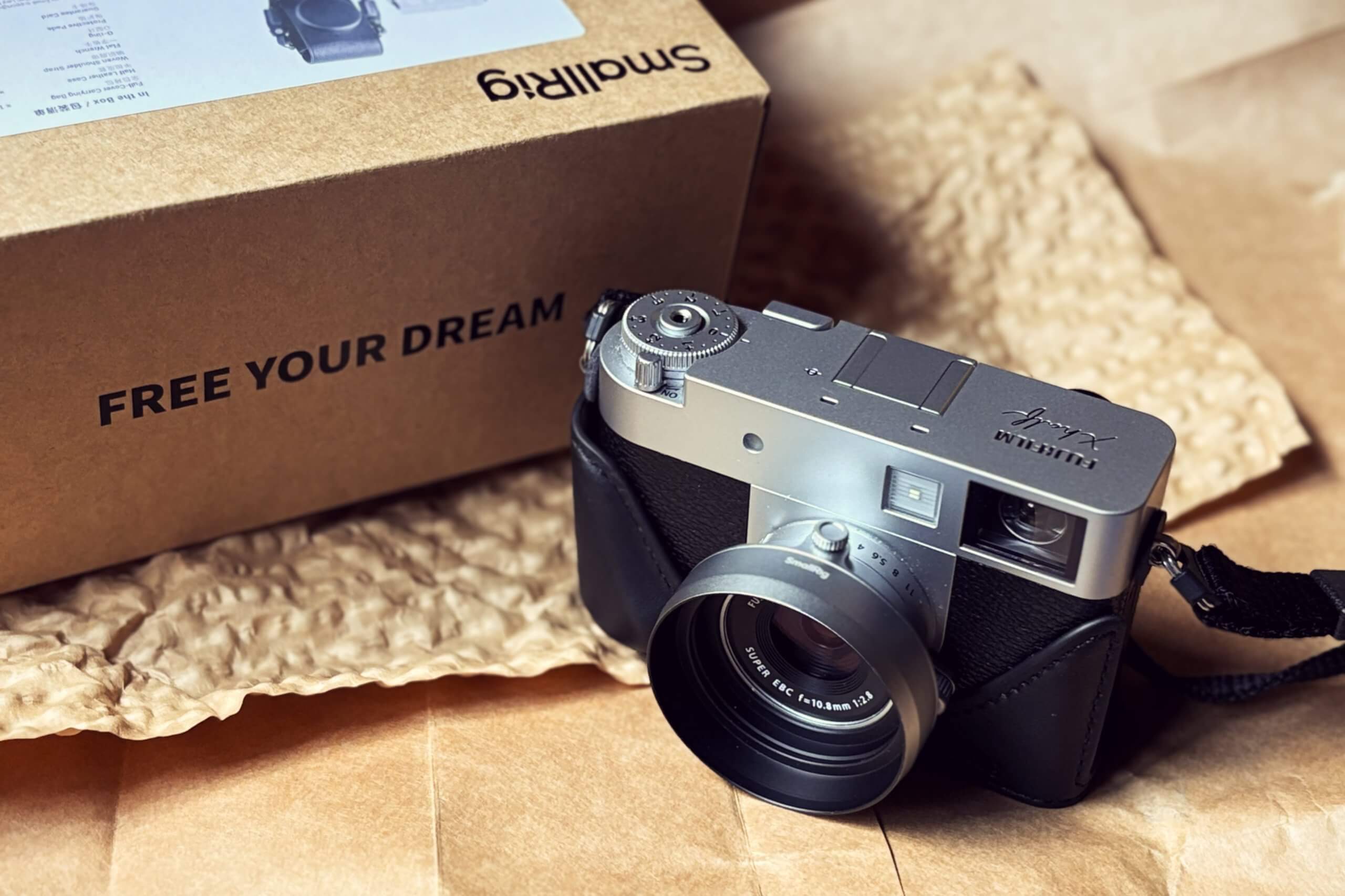 FUJIFILM X half用のSmallRig製フード&ケースが届いた。写真機らしく