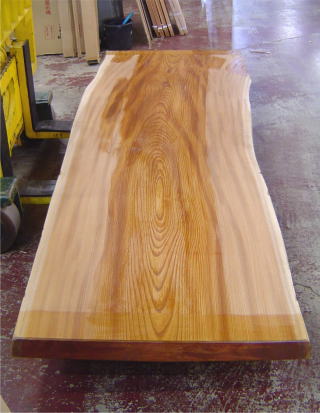 秋田杉一枚板テーブル（N様邸） | 梶本銘木店「世界の優良銘木展示場」